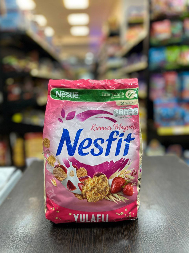 غلات صبحانه نستله ترکیب دانه های کامل غلات و مخلوط میوه های قرمز 400 گرمی نسفیت Nestle NESFIT